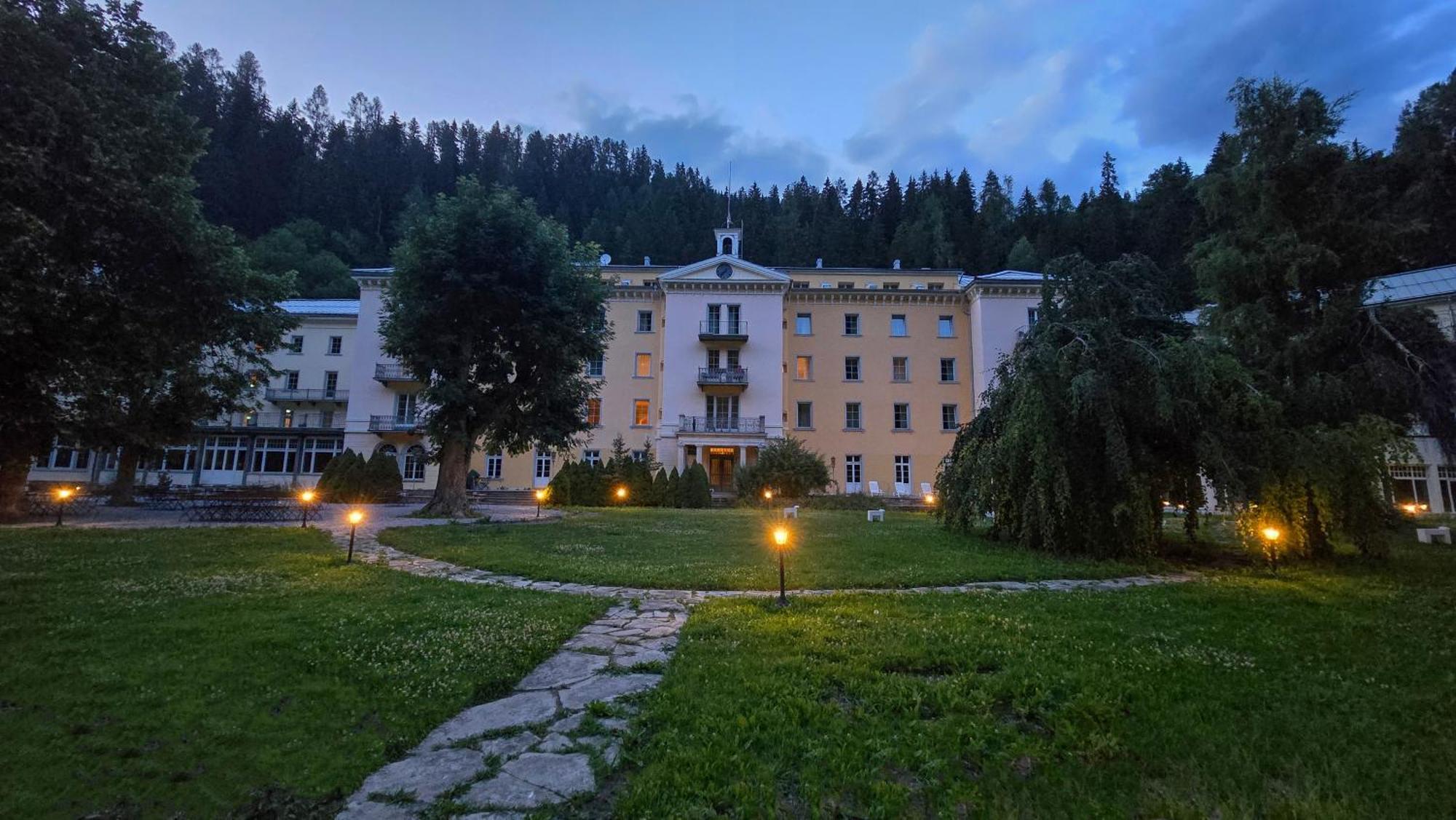 Scuol Palace - Culture, Nature & Health Exterior photo